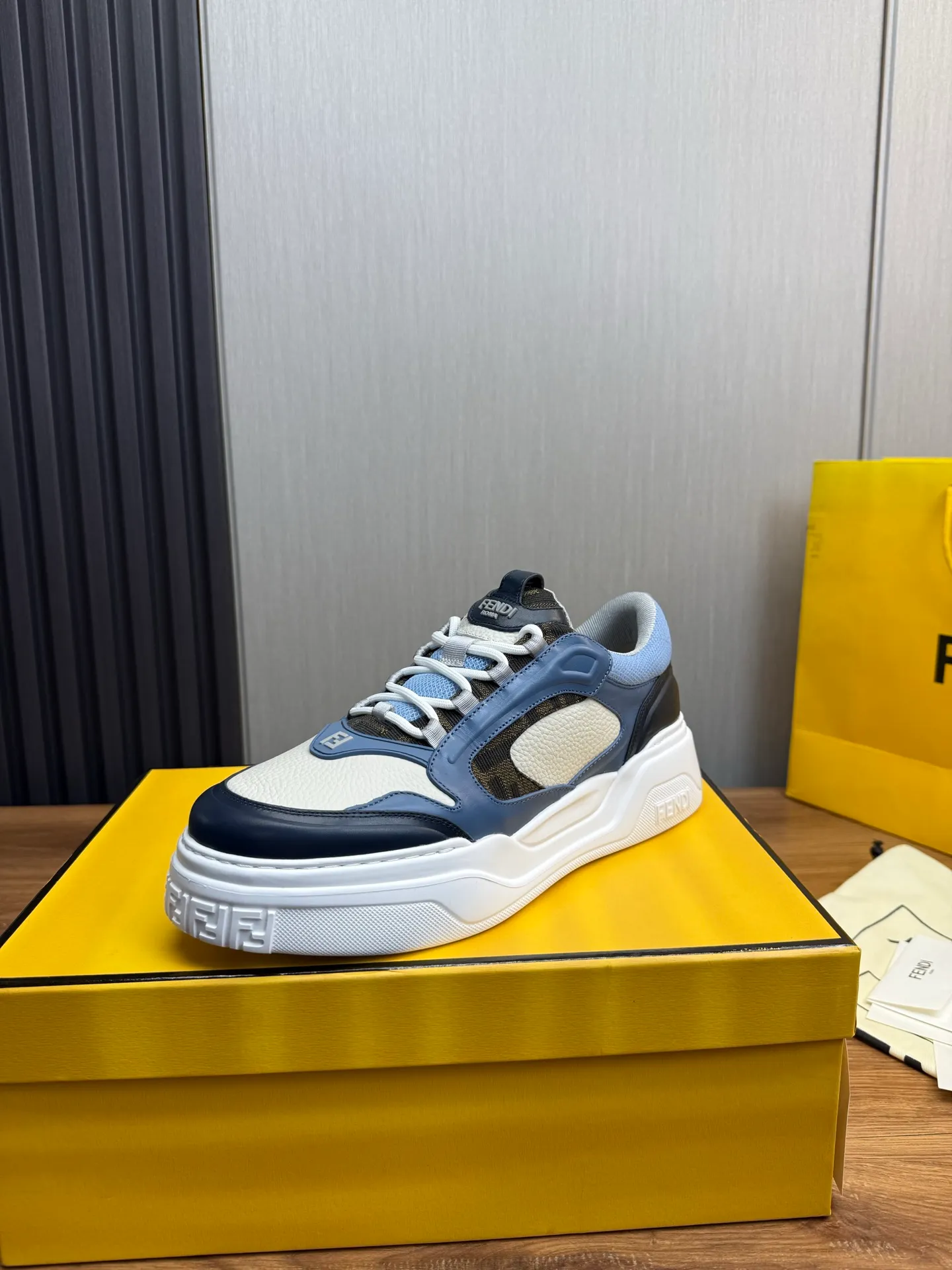 Men's shoes 💰780💰 Fendi (FENDI) men's model official website 1:1 replica ⬆️ The latest hot sale 🔥Original cowhide stitching - Comfortable mesh lining Original outsole ✅Ready stock 38-45 (38.45 non-refundable)